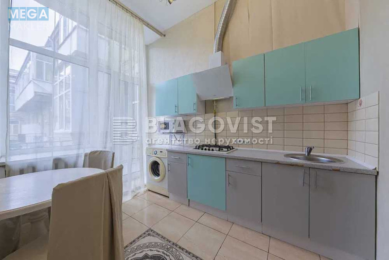 Продаж 2 кімнатної квартири (82/50/10), 4 пов. 5 пов. будинку, <a class="location-link" href="/kiev/" title="Недвижимость Київ">Київ</a>, <a class="location-link" href="/kiev/shevchenkovskij/" title="Недвижимость Шевченківський район">Шевченківський р-н</a>, Богдана Хмельницкого ул., 10 (изображение 2)