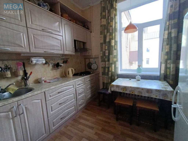 Продаж 3 кімнатної квартири (78/?/10), 4 пов. 4 пов. будинку, <a class="location-link" href="/kiev/" title="Недвижимость Київ">Київ</a>, <a class="location-link" href="/kiev/pecherskij/" title="Недвижимость Печерський район">Печерський р-н</a>, Лютеранська вул., 19 (изображение 12)