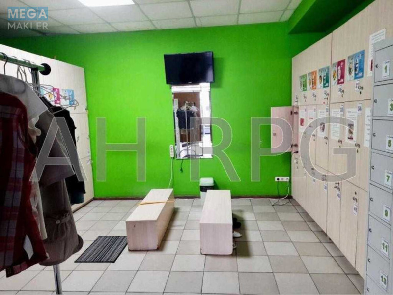 Продаж комерційної нерухомості, 350&nbsp;кв.м, под офис, <a class="location-link" href="/kiev/" title="Недвижимость Київ">Київ</a>, <a class="location-link" href="/kiev/svyatoshinskij/" title="Недвижимость Святошинський район">Святошинський р-н</a>, Феодоры Пушиной ул., 23/25 (изображение 4)