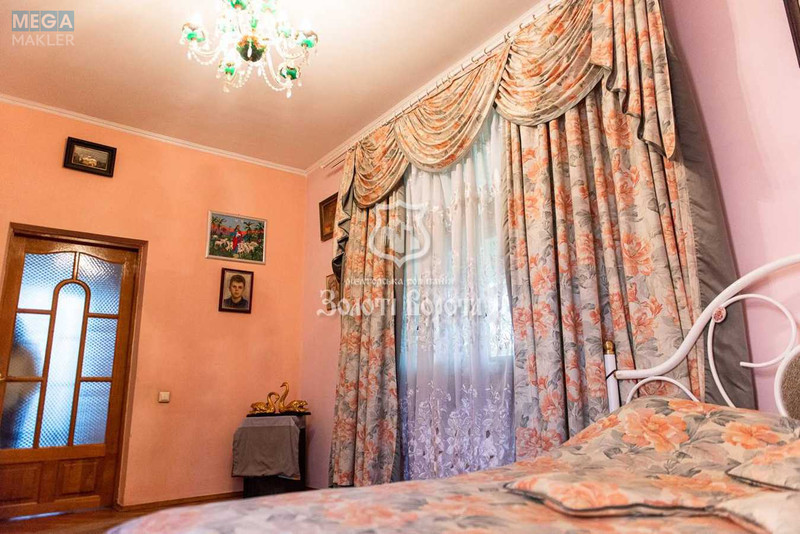 Продаж дома, 3&nbsp;поверху, 258&nbsp;кв.м, 8&nbsp;кімнат, ділянка 6&nbsp;соток, <a class="location-link" href="/kiev/" title="Недвижимость Київ">Київ</a>, <a class="location-link" href="/kiev/darnickij/" title="Недвижимость Дарницький район">Дарницький р-н</a>, Садова вул., 40 (изображение 16)