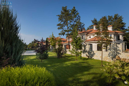 Продаж дома, 2&nbsp;поверху, 398&nbsp;кв.м, 7&nbsp;кімнат, ділянка 23&nbsp;сотки, <a class="location-link" href="/lebedevka-selo-kv-vyshgorodskij-rajon/" title="Недвижимость Лебедівка">Лебедівка</a>, Центральная, 16 (изображение 10)