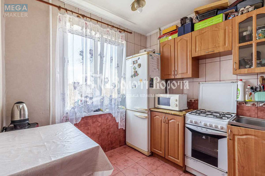 Продаж 2 кімнатної квартири (46/28/7), 8 пов. 9 пов. будинку, <a class="location-link" href="/kiev/" title="Недвижимость Київ">Київ</a>, <a class="location-link" href="/kiev/svyatoshinskij/" title="Недвижимость Святошинський район">Святошинський р-н</a>, Кільцева дорога, 5 (изображение 9)