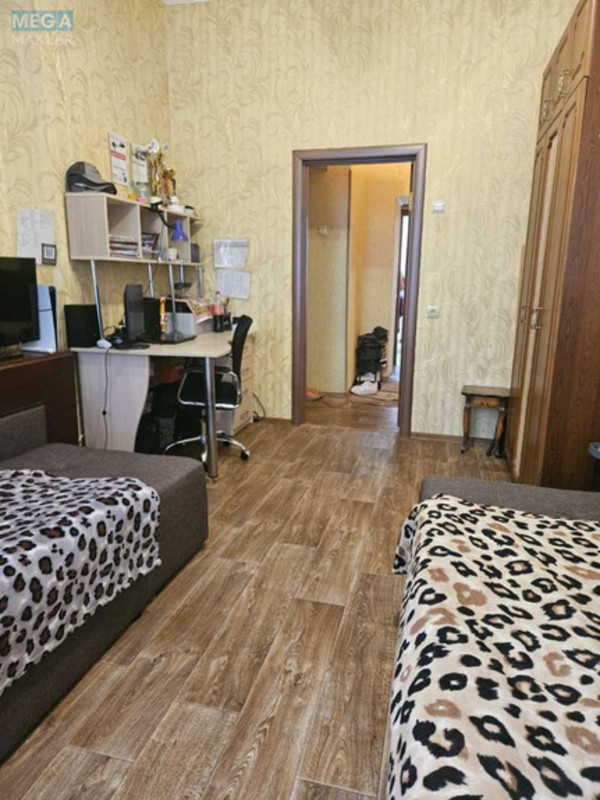 Продаж 3 кімнатної квартири (74/?/8), 1 пов. 2 пов. будинку, <a class="location-link" href="/kiev/" title="Недвижимость Київ">Київ</a>, <a class="location-link" href="/kiev/podolskij/" title="Недвижимость Подільський район">Подільський р-н</a>, Щекавицька вул., 44 (изображение 5)