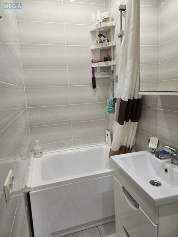 Продаж 3 кімнатної квартири (74/?/8), 1 пов. 2 пов. будинку, <a class="location-link" href="/kiev/" title="Недвижимость Київ">Київ</a>, <a class="location-link" href="/kiev/podolskij/" title="Недвижимость Подільський район">Подільський р-н</a>, Щекавицька вул., 44 (изображение 8)