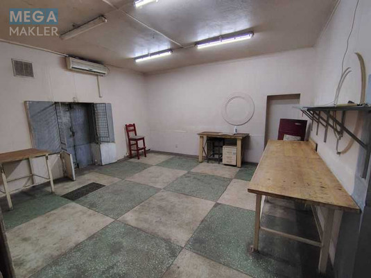 Оренда окремої будівлі/побудови, 155&nbsp;кв.м, <a class="location-link" href="/kiev/" title="Недвижимость Київ">Київ</a>, <a class="location-link" href="/kiev/podolskij/" title="Недвижимость Подільський район">Подільський р-н</a>, Свободи просп., 2в (изображение 4)