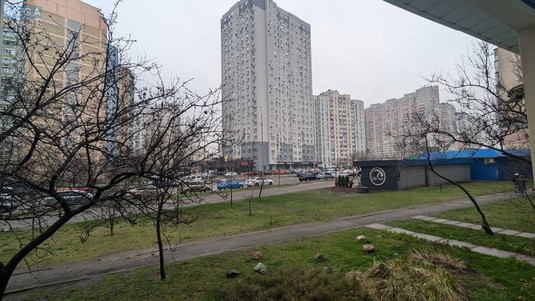 Продаж 2 кімнатної квартири (70/?/?), 1 пов. 10 пов. будинку, <a class="location-link" href="/kiev/" title="Недвижимость Київ">Київ</a>, <a class="location-link" href="/kiev/darnickij/" title="Недвижимость Дарницький район">Дарницький р-н</a>, Михайла Драгоманова вул., 11 (изображение 2)