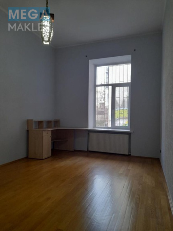 Продаж 7 кімнатної квартири (225/120/20), 2 пов. 5 пов. будинку, <a class="location-link" href="/kiev/" title="Недвижимость Київ">Київ</a>, <a class="location-link" href="/kiev/shevchenkovskij/" title="Недвижимость Шевченківський район">Шевченківський р-н</a>, Саксаганського 28 ( <img src="https://megamakler.com.ua/metro/00ff00.gif" alt="" class="metro" /> м. Дворец спорта, 15 минут ) (изображение 10)