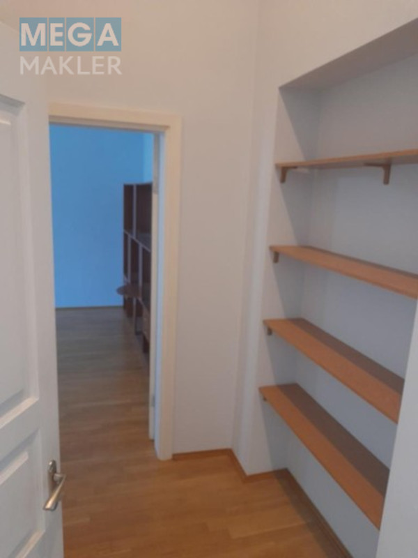 Продаж 7 кімнатної квартири (225/120/20), 2 пов. 5 пов. будинку, <a class="location-link" href="/kiev/" title="Недвижимость Київ">Київ</a>, <a class="location-link" href="/kiev/shevchenkovskij/" title="Недвижимость Шевченківський район">Шевченківський р-н</a>, Саксаганського 28 ( <img src="https://megamakler.com.ua/metro/00ff00.gif" alt="" class="metro" /> м. Дворец спорта, 15 минут ) (изображение 15)