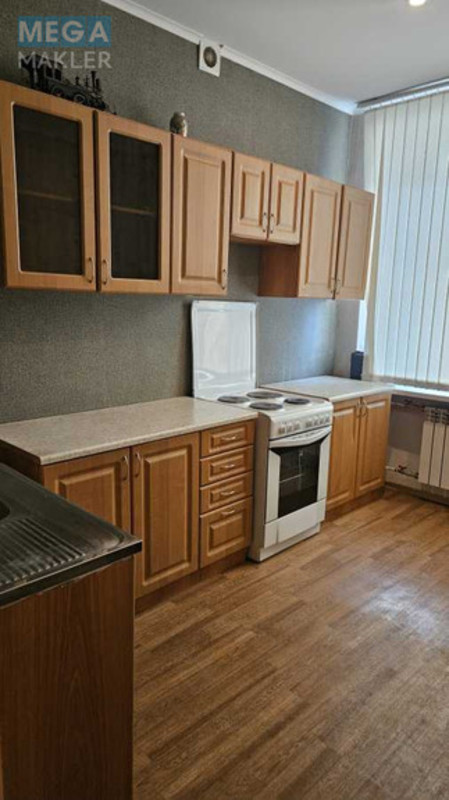 Оренда комерційної нерухомості, 80 кв.м, под офис, <a class="location-link" href="/kiev/" title="Недвижимость Київ">Київ</a>, <a class="location-link" href="/kiev/pecherskij/" title="Недвижимость Печерський район">Печерський р-н</a>, Патриса Лумумбы ул., 7 (изображение 2)