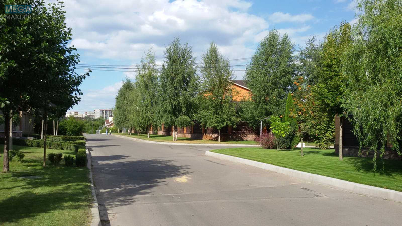 Продаж дома, 3 поверху, 300 кв.м, 6 кімнат, ділянка 10 соток, <a class="location-link" href="/kiev/" title="Недвижимость Київ">Київ</a>, <a class="location-link" href="/kiev/svyatoshinskij/" title="Недвижимость Святошинський район">Святошинський р-н</a>, Бударина ул., 45 (изображение 17)