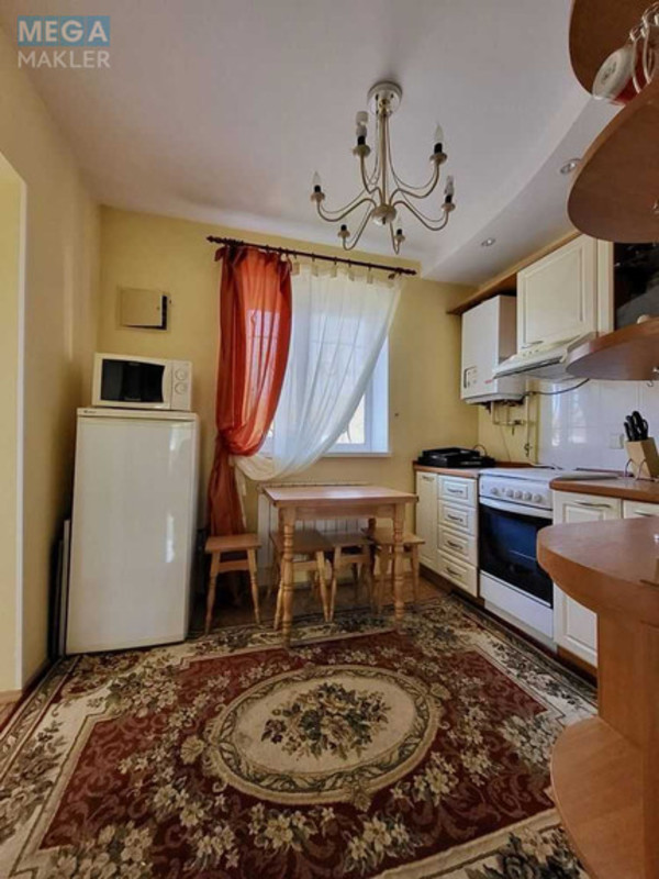 Продаж дома, 2 поверху, 225 кв.м, 5 кімнат, ділянка 10 соток, <a class="location-link" href="/kiev/" title="Недвижимость Київ">Київ</a>, <a class="location-link" href="/kiev/goloseevskij/" title="Недвижимость Голосіївський район">Голосіївський р-н</a>, Столичное шоссе (изображение 7)