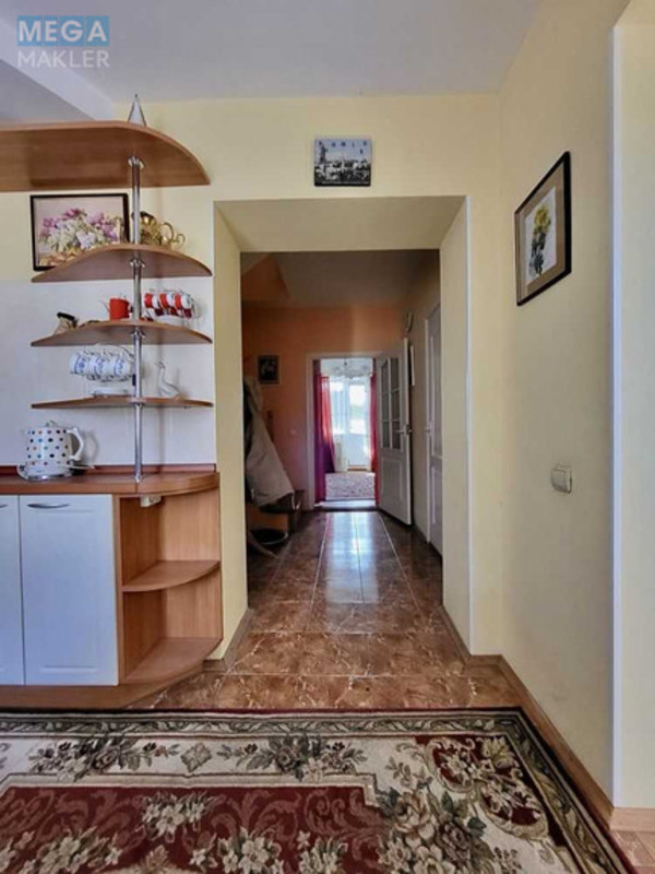 Продаж дома, 2 поверху, 225 кв.м, 5 кімнат, ділянка 10 соток, <a class="location-link" href="/kiev/" title="Недвижимость Київ">Київ</a>, <a class="location-link" href="/kiev/goloseevskij/" title="Недвижимость Голосіївський район">Голосіївський р-н</a>, Столичное шоссе (изображение 8)