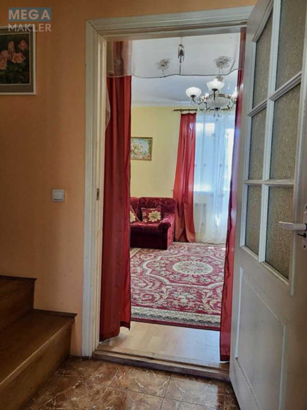 Продаж дома, 2 поверху, 225 кв.м, 5 кімнат, ділянка 10 соток, <a class="location-link" href="/kiev/" title="Недвижимость Київ">Київ</a>, <a class="location-link" href="/kiev/goloseevskij/" title="Недвижимость Голосіївський район">Голосіївський р-н</a>, Столичное шоссе (изображение 9)