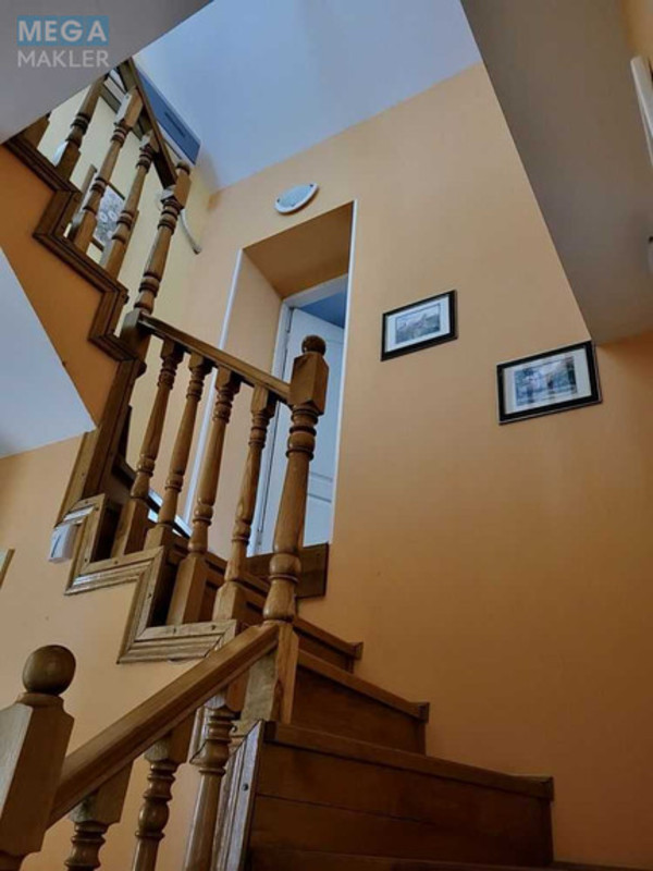 Продаж дома, 2 поверху, 225 кв.м, 5 кімнат, ділянка 10 соток, <a class="location-link" href="/kiev/" title="Недвижимость Київ">Київ</a>, <a class="location-link" href="/kiev/goloseevskij/" title="Недвижимость Голосіївський район">Голосіївський р-н</a>, Столичное шоссе (изображение 15)