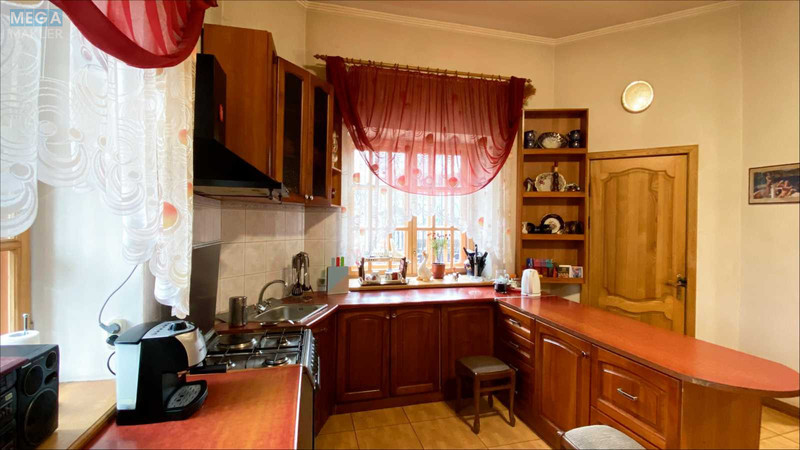 Продаж дома, 3 поверху, 807 кв.м, 7 кімнат, ділянка 10 соток, <a class="location-link" href="/kiev/" title="Недвижимость Київ">Київ</a>, <a class="location-link" href="/kiev/svyatoshinskij/" title="Недвижимость Святошинський район">Святошинський р-н</a>, Жовтнева вул., 17 (изображение 8)