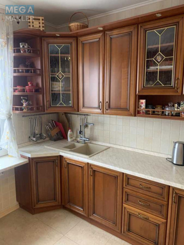 Оренда 2 кімнатної квартири, <a class="location-link" href="/kiev/" title="Недвижимость Київ">Київ</a>, <a class="location-link" href="/kiev/podolskij/" title="Недвижимость Подільський район">Подільський р-н</a>, Правди просп., 19а (изображение 2)
