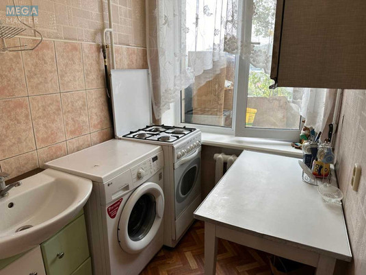 Оренда 1 кімнатної квартири, <a class="location-link" href="/kiev/" title="Недвижимость Київ">Київ</a>, <a class="location-link" href="/kiev/goloseevskij/" title="Недвижимость Голосіївський район">Голосіївський р-н</a>, Василия Яна ул., 16 (изображение 7)