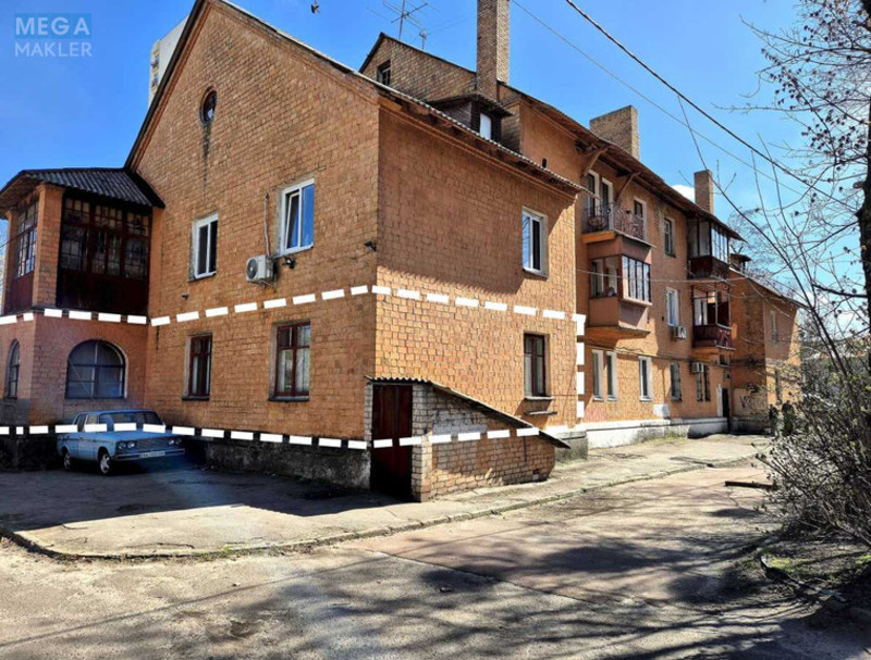 Продаж 3 кімнатної квартири (66/42/6), 1 пов. 3 пов. будинку, <a class="location-link" href="/kiev/" title="Недвижимость Київ">Київ</a>, <a class="location-link" href="/kiev/dneprovskij/" title="Недвижимость Дніпровський район">Дніпровський р-н</a>, Юрія Поправки вул., 13 (изображение 3)
