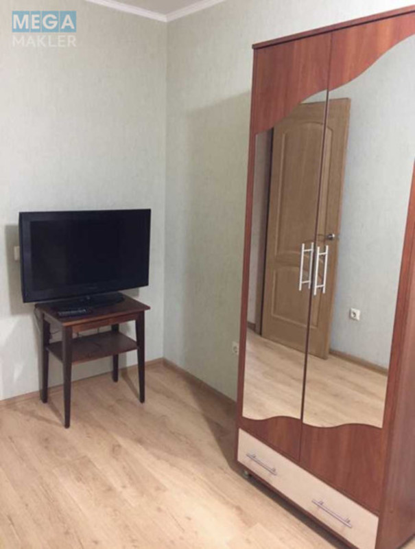 Продаж 3 кімнатної квартири (60/39/5), 2 пов. 5 пов. будинку, <a class="location-link" href="/kiev/" title="Недвижимость Київ">Київ</a>, <a class="location-link" href="/kiev/shevchenkovskij/" title="Недвижимость Шевченківський район">Шевченківський р-н</a>, Дегтяревская ул., 28 (изображение 8)