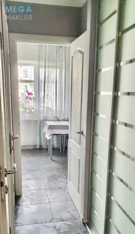 Продаж 4 кімнатної квартири (70/46/9), 5 пов. 5 пов. будинку, <a class="location-link" href="/kiev/" title="Недвижимость Київ">Київ</a>, <a class="location-link" href="/kiev/dneprovskij/" title="Недвижимость Дніпровський район">Дніпровський р-н</a>, Дарницкий бульв., 15 (изображение 9)