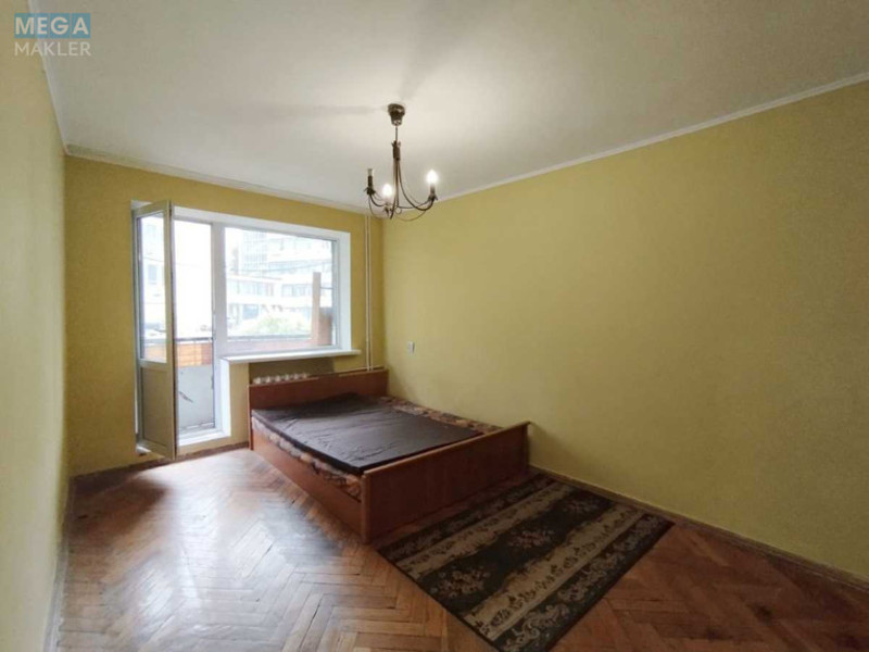 Продаж 3 кімнатної квартири (57/38/8,7), 3 пов. 5 пов. будинку, <a class="location-link" href="/kiev/" title="Недвижимость Київ">Київ</a>, <a class="location-link" href="/kiev/pecherskij/" title="Недвижимость Печерський район">Печерський р-н</a>, Тимірязєвська вул., 4 (изображение 3)