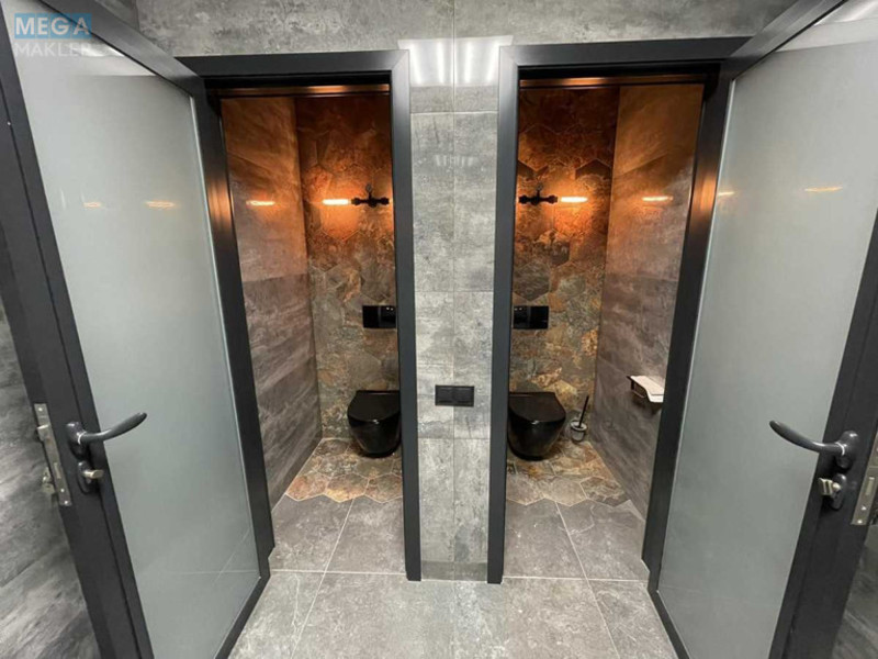 Продаж комерційної нерухомості, 293 кв.м, под офис, <a class="location-link" href="/kiev/" title="Недвижимость Київ">Київ</a>, <a class="location-link" href="/kiev/svyatoshinskij/" title="Недвижимость Святошинський район">Святошинський р-н</a>, Победы просп., 67 (изображение 17)