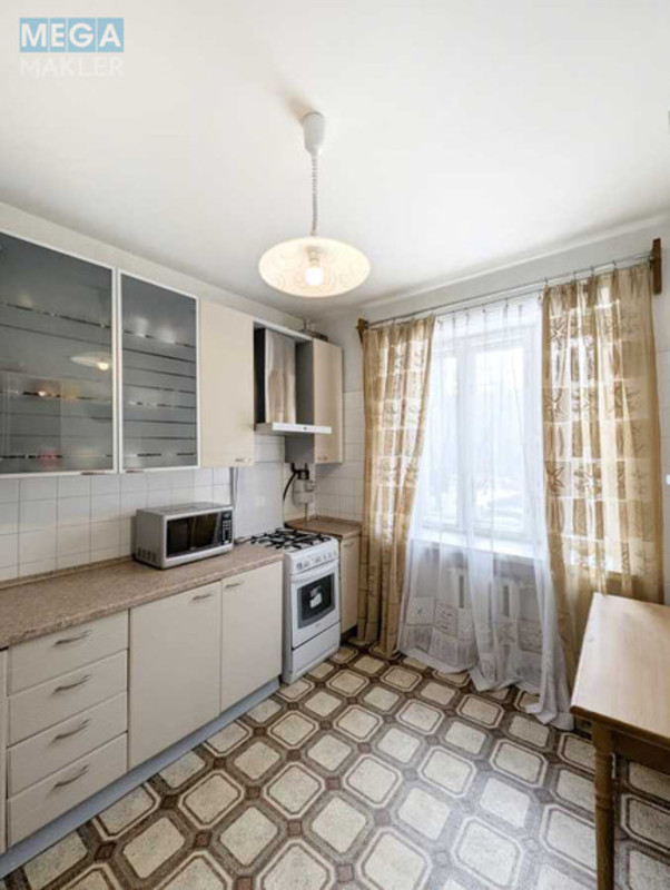 Продаж 3 кімнатної квартири (91/51/9), 2 пов. 16 пов. будинку, <a class="location-link" href="/kiev/" title="Недвижимость Київ">Київ</a>, <a class="location-link" href="/kiev/pecherskij/" title="Недвижимость Печерський район">Печерський р-н</a>, Суворова вул., 19а (изображение 9)
