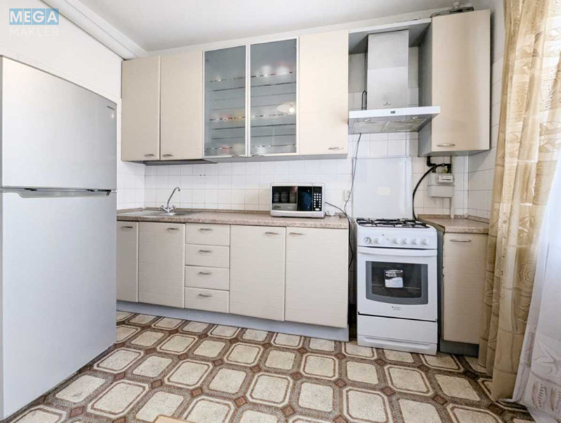 Продаж 3 кімнатної квартири (91/51/9), 2 пов. 16 пов. будинку, <a class="location-link" href="/kiev/" title="Недвижимость Київ">Київ</a>, <a class="location-link" href="/kiev/pecherskij/" title="Недвижимость Печерський район">Печерський р-н</a>, Суворова вул., 19а (изображение 10)