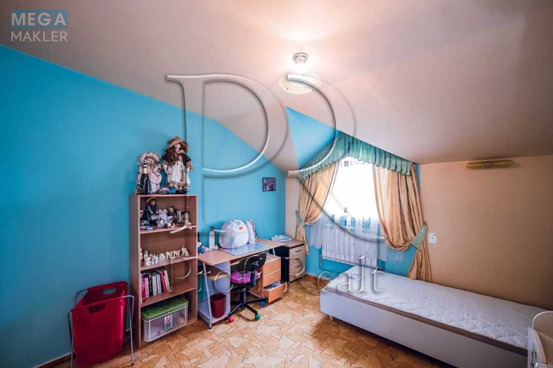 Продаж дома, 3 поверху, 290 кв.м, 7 кімнат, ділянка 15 соток, <a class="location-link" href="/hotov/" title="Недвижимость Хотів">Хотів</a>, Травнева вулиця (изображение 9)