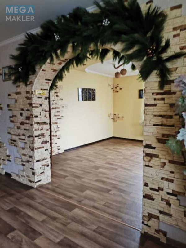 Продаж дома, 2 поверху, 350 кв.м, 8 кімнат, ділянка 10 соток, <a class="location-link" href="/kiev/" title="Недвижимость Київ">Київ</a>, <a class="location-link" href="/kiev/pecherskij/" title="Недвижимость Печерський район">Печерський р-н</a>, Олександра Матросова вул., 2 (изображение 4)
