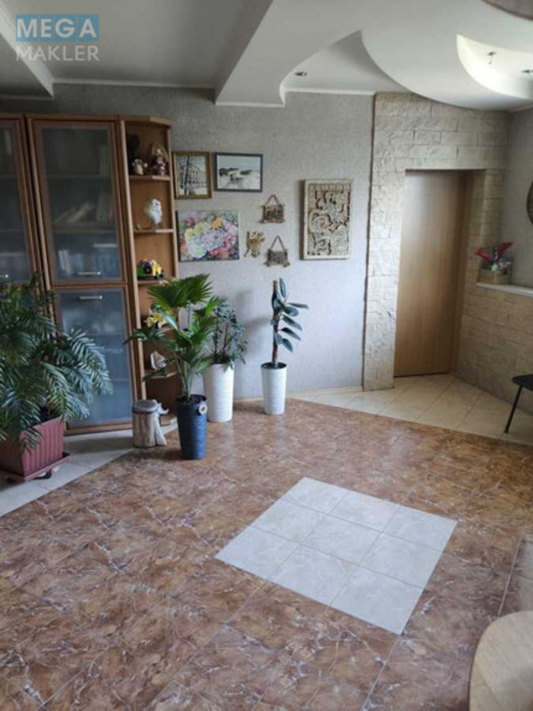 Продаж дома, 2 поверху, 350 кв.м, 8 кімнат, ділянка 10 соток, <a class="location-link" href="/kiev/" title="Недвижимость Київ">Київ</a>, <a class="location-link" href="/kiev/pecherskij/" title="Недвижимость Печерський район">Печерський р-н</a>, Олександра Матросова вул., 2 (изображение 6)
