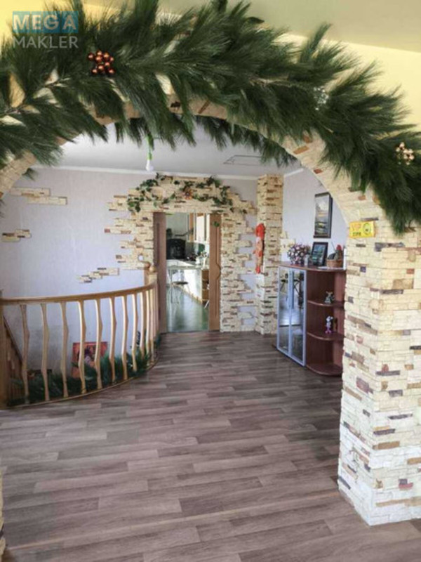 Продаж дома, 2 поверху, 350 кв.м, 8 кімнат, ділянка 10 соток, <a class="location-link" href="/kiev/" title="Недвижимость Київ">Київ</a>, <a class="location-link" href="/kiev/pecherskij/" title="Недвижимость Печерський район">Печерський р-н</a>, Олександра Матросова вул., 2 (изображение 9)