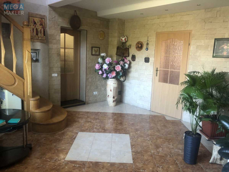 Продаж дома, 2 поверху, 350 кв.м, 8 кімнат, ділянка 10 соток, <a class="location-link" href="/kiev/" title="Недвижимость Київ">Київ</a>, <a class="location-link" href="/kiev/pecherskij/" title="Недвижимость Печерський район">Печерський р-н</a>, Олександра Матросова вул., 2 (изображение 15)