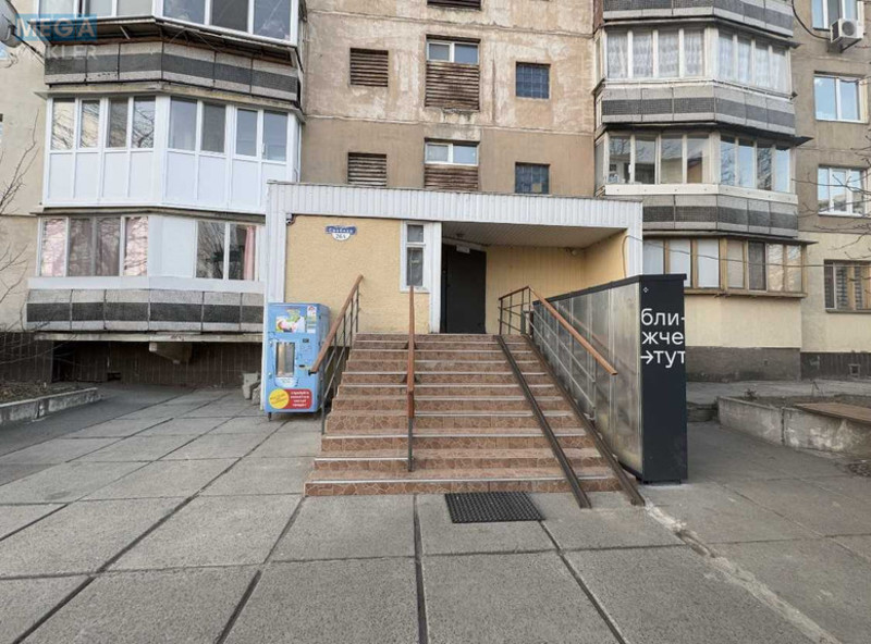 Продаж 3 кімнатної квартири (68/45/8), 15 пов. 16 пов. будинку, <a class="location-link" href="/kiev/" title="Недвижимость Київ">Київ</a>, <a class="location-link" href="/kiev/podolskij/" title="Недвижимость Подільський район">Подільський р-н</a>, Свободы просп., 28А (изображение 3)