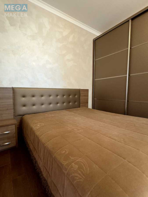 Продаж 3 кімнатної квартири (79/50/12,5), 2 пов. 6 пов. будинку, <a class="location-link" href="/kiev/" title="Недвижимость Київ">Київ</a>, <a class="location-link" href="/kiev/podolskij/" title="Недвижимость Подільський район">Подільський р-н</a>, Братська вул., 10 (изображение 12)