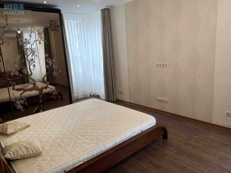 Оренда 3 кімнатної квартири, <a class="location-link" href="/kiev/" title="Недвижимость Київ">Київ</a>, <a class="location-link" href="/kiev/solomenskij/" title="Недвижимость Солом'янський район">Солом'янський р-н</a>, Валерія Лобановського просп., 6Д (изображение 2)