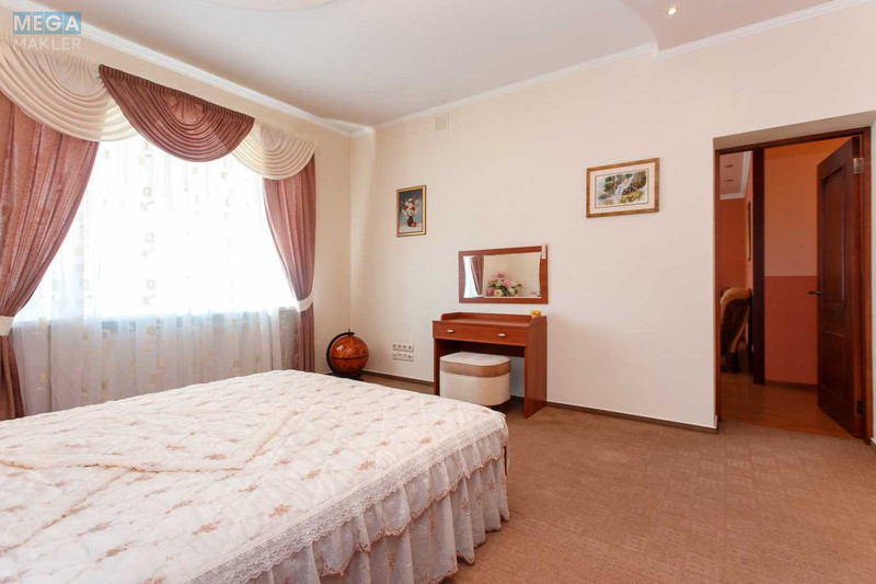 Продаж дома, 2 поверху, 446 кв.м, 6 кімнат, ділянка 12 соток, <a class="location-link" href="/glevaha/" title="Недвижимость Глеваха">Глеваха</a>, киевская (изображение 9)
