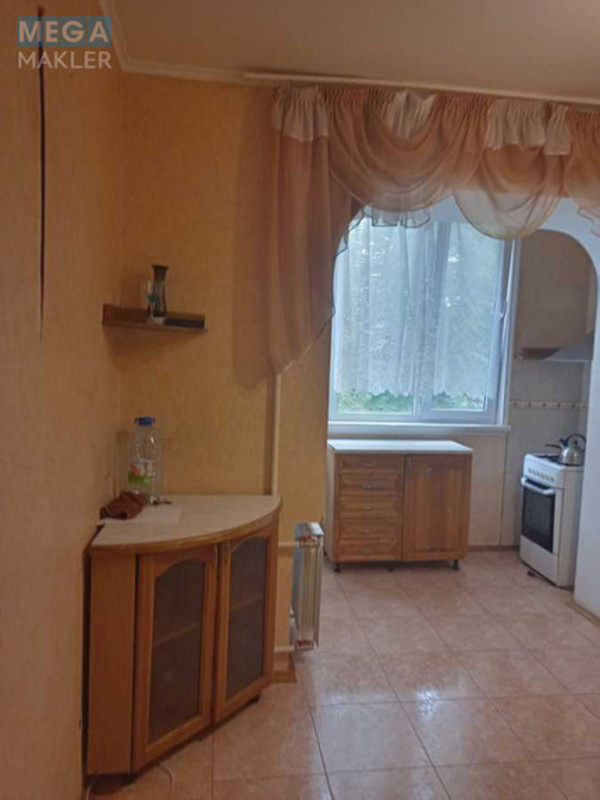 Продаж 2 кімнатної квартири (60/35/11), 3 пов. 9 пов. будинку, <a class="location-link" href="/kiev/" title="Недвижимость Київ">Київ</a>, <a class="location-link" href="/kiev/pecherskij/" title="Недвижимость Печерський район">Печерський р-н</a>, Печерский спуск, 8 (изображение 2)