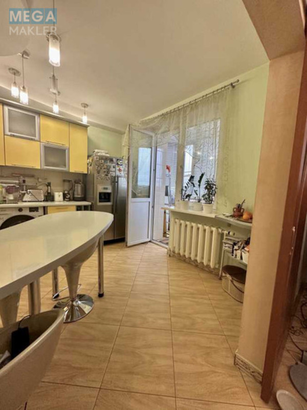 Продаж 4 кімнатної квартири (118/74/14), 9 пов. 12 пов. будинку, <a class="location-link" href="/kiev/" title="Недвижимость Київ">Київ</a>, <a class="location-link" href="/kiev/svyatoshinskij/" title="Недвижимость Святошинський район">Святошинський р-н</a>, Перемоги просп., 125 (изображение 7)