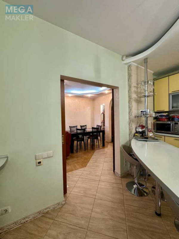 Продаж 4 кімнатної квартири (118/74/14), 9 пов. 12 пов. будинку, <a class="location-link" href="/kiev/" title="Недвижимость Київ">Київ</a>, <a class="location-link" href="/kiev/svyatoshinskij/" title="Недвижимость Святошинський район">Святошинський р-н</a>, Перемоги просп., 125 (изображение 10)