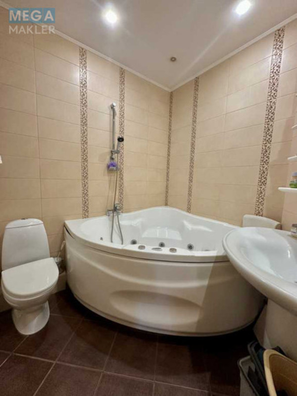 Продаж 4 кімнатної квартири (118/74/14), 9 пов. 12 пов. будинку, <a class="location-link" href="/kiev/" title="Недвижимость Київ">Київ</a>, <a class="location-link" href="/kiev/svyatoshinskij/" title="Недвижимость Святошинський район">Святошинський р-н</a>, Перемоги просп., 125 (изображение 20)