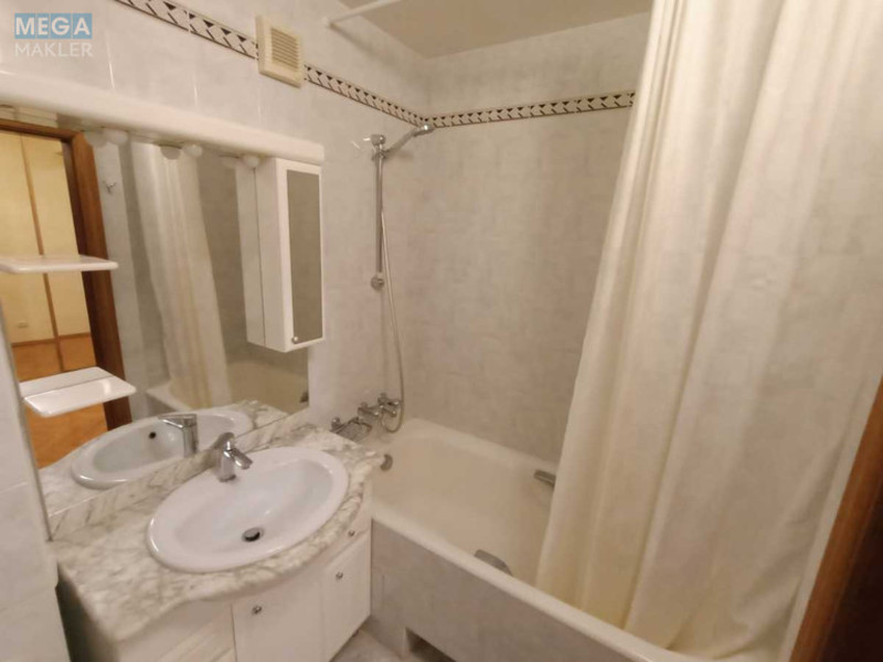 Оренда 4 кімнатні квартири, <a class="location-link" href="/kiev/" title="Недвижимость Київ">Київ</a>, <a class="location-link" href="/kiev/shevchenkovskij/" title="Недвижимость Шевченківський район">Шевченківський р-н</a>, Тургеневская ул., 16 (изображение 8)
