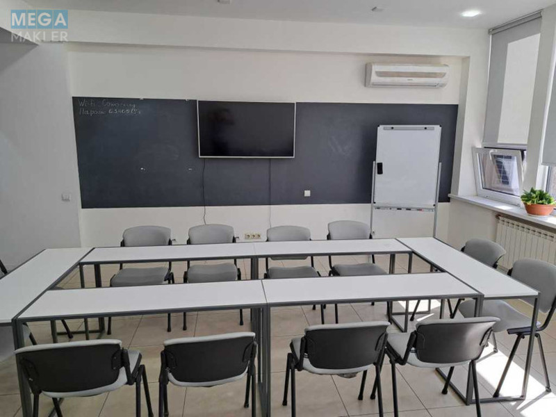 Оренда комерційної нерухомості, 35 кв.м, под офис, <a class="location-link" href="/kiev/" title="Недвижимость Київ">Київ</a>, <a class="location-link" href="/kiev/dneprovskij/" title="Недвижимость Дніпровський район">Дніпровський р-н</a>, Евгения Сверстюка ул., 11б (изображение 2)