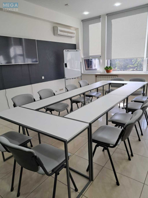 Оренда комерційної нерухомості, 35 кв.м, под офис, <a class="location-link" href="/kiev/" title="Недвижимость Київ">Київ</a>, <a class="location-link" href="/kiev/dneprovskij/" title="Недвижимость Дніпровський район">Дніпровський р-н</a>, Евгения Сверстюка ул., 11б (изображение 3)