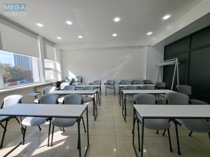 Оренда комерційної нерухомості, 35 кв.м, под офис, <a class="location-link" href="/kiev/" title="Недвижимость Київ">Київ</a>, <a class="location-link" href="/kiev/dneprovskij/" title="Недвижимость Дніпровський район">Дніпровський р-н</a>, Евгения Сверстюка ул., 11б (изображение 4)