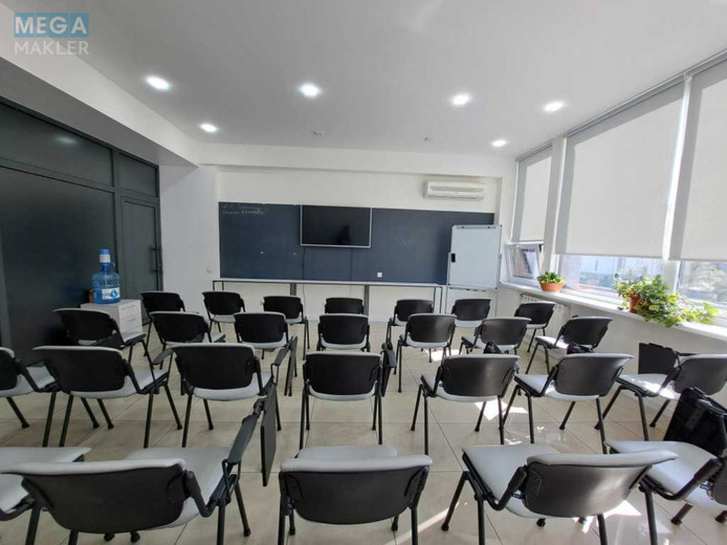 Оренда комерційної нерухомості, 35 кв.м, под офис, <a class="location-link" href="/kiev/" title="Недвижимость Київ">Київ</a>, <a class="location-link" href="/kiev/dneprovskij/" title="Недвижимость Дніпровський район">Дніпровський р-н</a>, Евгения Сверстюка ул., 11б (изображение 9)