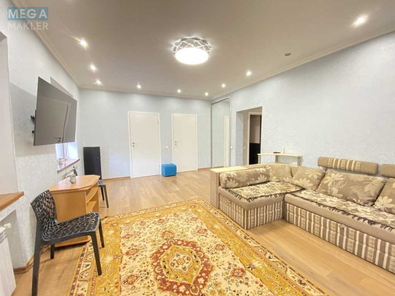 Продаж дома, 2 поверху, 312 кв.м, 5 кімнат, ділянка 4 сотки, <a class="location-link" href="/kiev/" title="Недвижимость Київ">Київ</a>, <a class="location-link" href="/kiev/svyatoshinskij/" title="Недвижимость Святошинський район">Святошинський р-н</a>, Плодова вул. (изображение 3)