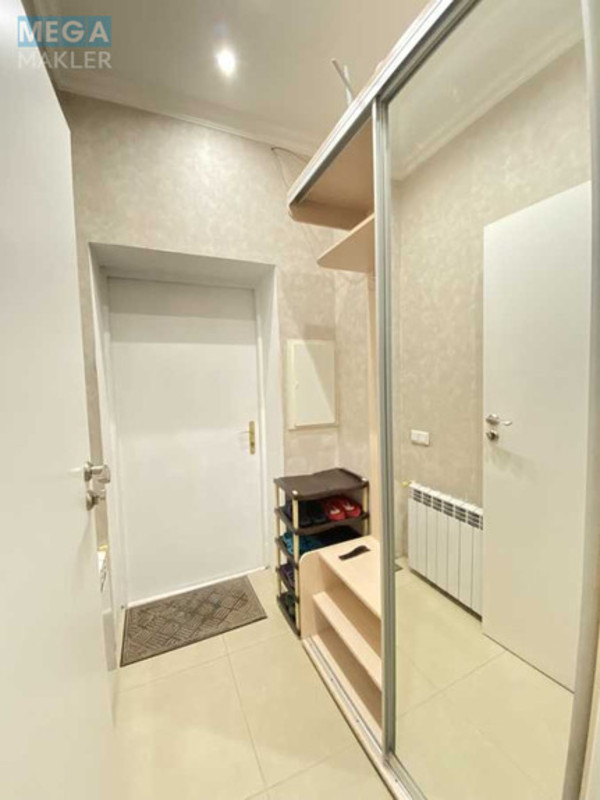 Продаж дома, 2 поверху, 312 кв.м, 5 кімнат, ділянка 4 сотки, <a class="location-link" href="/kiev/" title="Недвижимость Київ">Київ</a>, <a class="location-link" href="/kiev/svyatoshinskij/" title="Недвижимость Святошинський район">Святошинський р-н</a>, Плодова вул. (изображение 11)