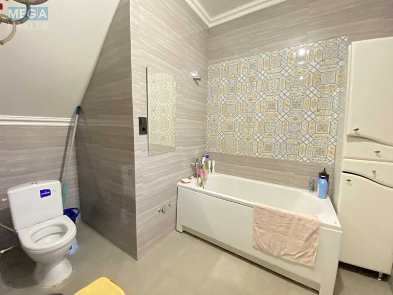 Продаж дома, 2 поверху, 312 кв.м, 5 кімнат, ділянка 4 сотки, <a class="location-link" href="/kiev/" title="Недвижимость Київ">Київ</a>, <a class="location-link" href="/kiev/svyatoshinskij/" title="Недвижимость Святошинський район">Святошинський р-н</a>, Плодова вул. (изображение 15)