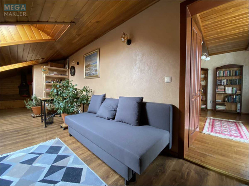 Продаж дома, 2 поверху, 145 кв.м, 10 кімнат, ділянка 10 соток, <a class="location-link" href="/hust/" title="Недвижимость Хуст">Хуст</a>, Центральна (изображение 13)